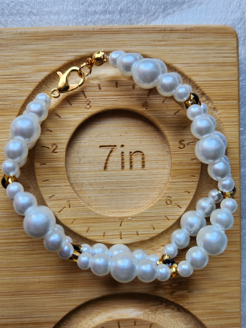 Elegant White Pearl and Gold Accent Double-Strand Bracelet With Agate Centers - Picture 3 of 3